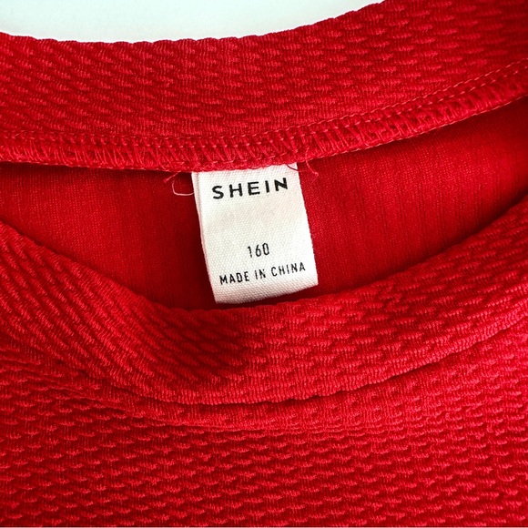 💥5/$15 EUC Shein Red Textured Top - Picture 7 of 8